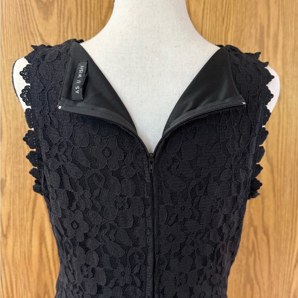 Elegant Black Lace Dress - Picture 5 of 9